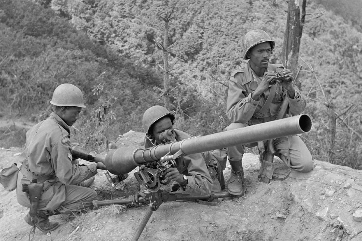 soldiers with mortar